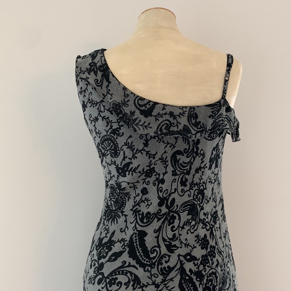 MISS B Black & Grey Paisley one shoulder dress, ruffles & high-low hem. M - Picture 6 of 13
